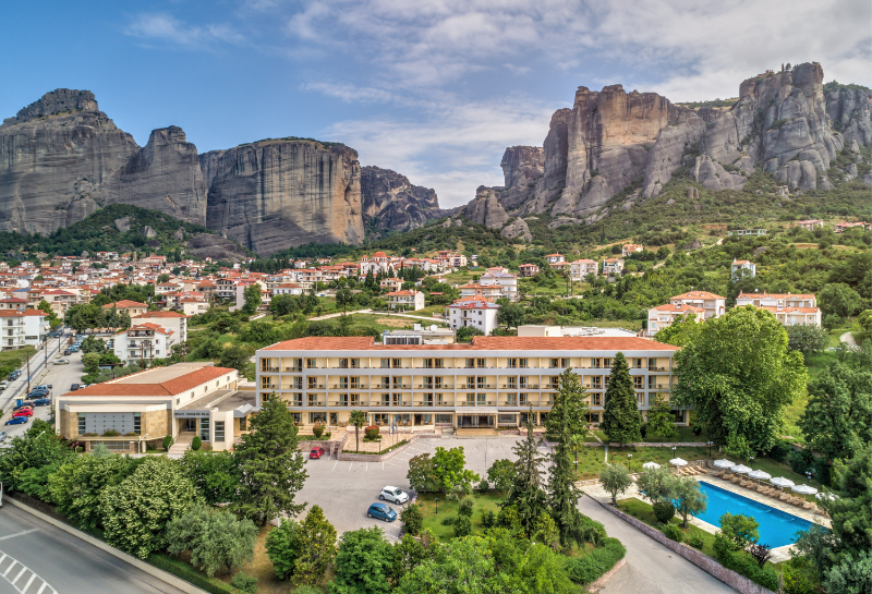Exterior_divani_meteora_hotel