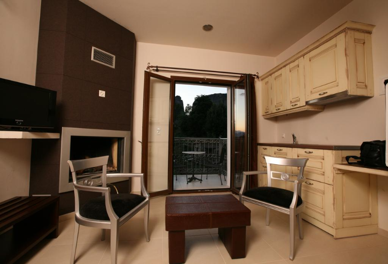 Epavlis Suites Hotel