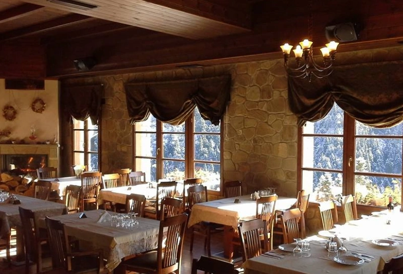 Paradosiaki Taverna Niavis