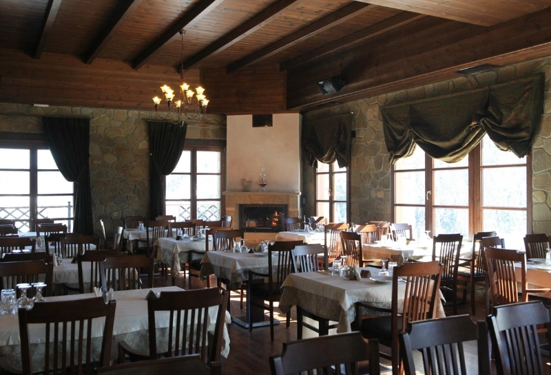 Paradosiaki Taverna Niavis
