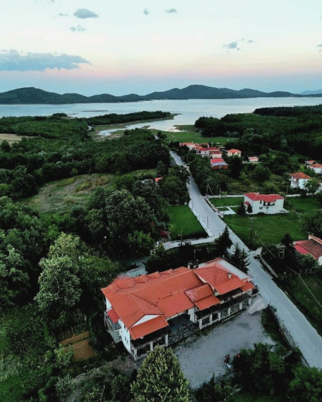 odigos_limni_plastira_kalivia_pezoulas Λίμνη Πλαστήρα Καρδίτσα
